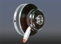 Cylinder-Integrated Collet Chuck That Requires No Cylinder or Drawbar